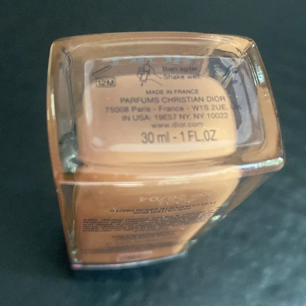 Dior Forever Skin Glow Radiant Foundation -24h Wear and Hydration, 7N‎ NWOB